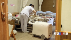 他的团队研发了失稳预警器、防颠仆步态失稳机